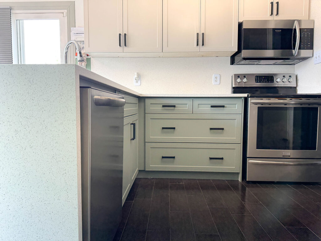 Refacing Kitchen Cabinet in Barrie